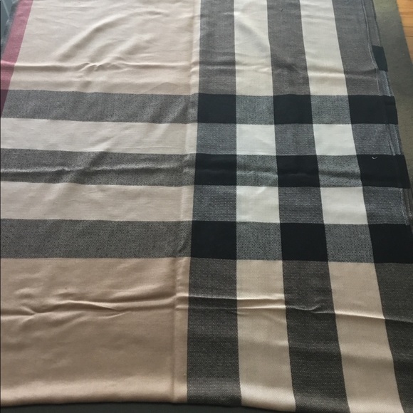 Burberry Scarf - Picture 2 of 4